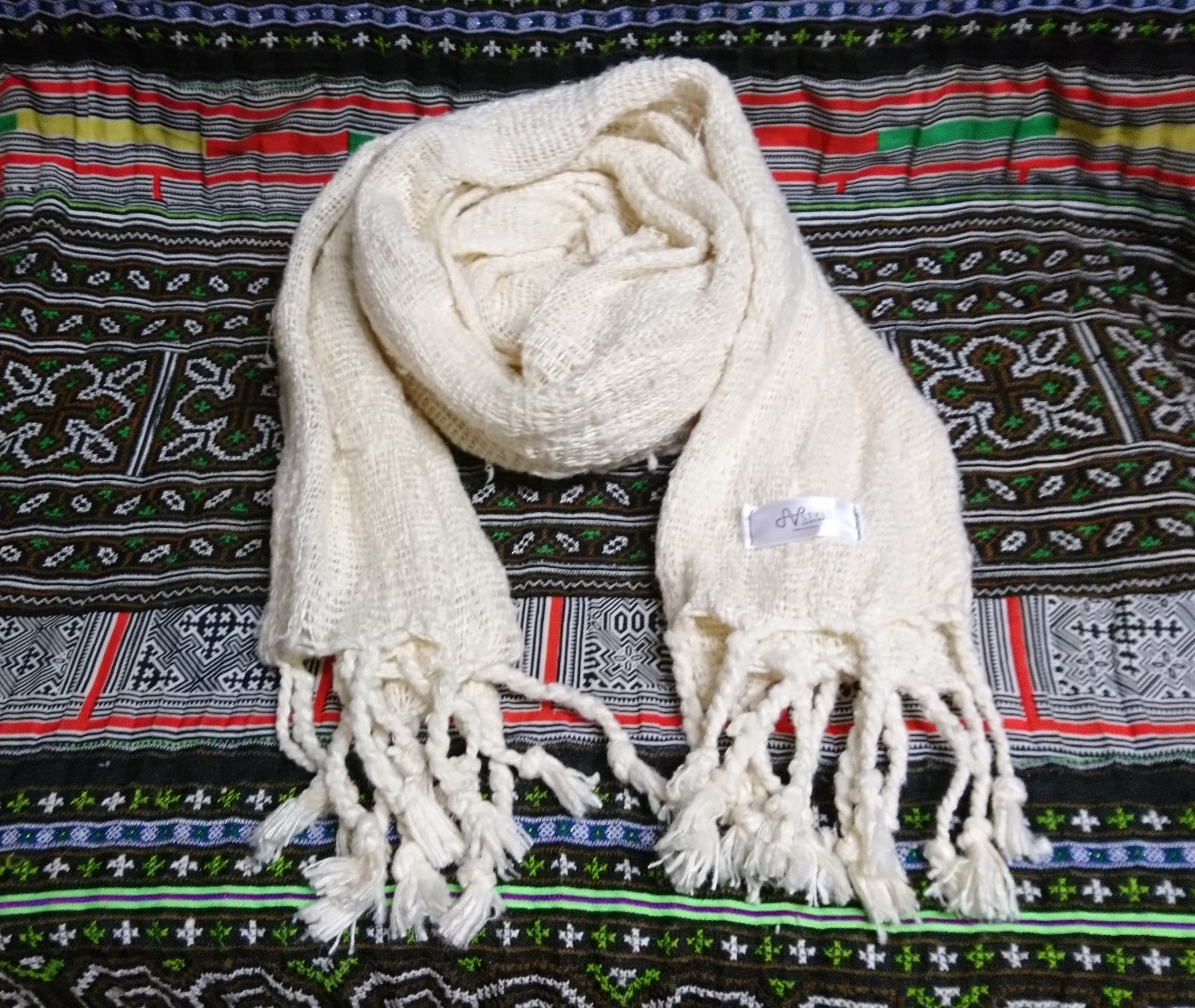 [ニャサ村] 極太シルク手紡ぎ糸の手織りストール (無染色)